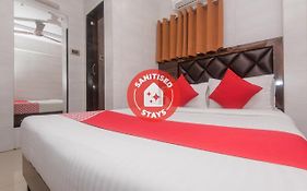 Vaccinated Staff - Oyo 22055 Dadar Residency Hotel Mumbai 3* India