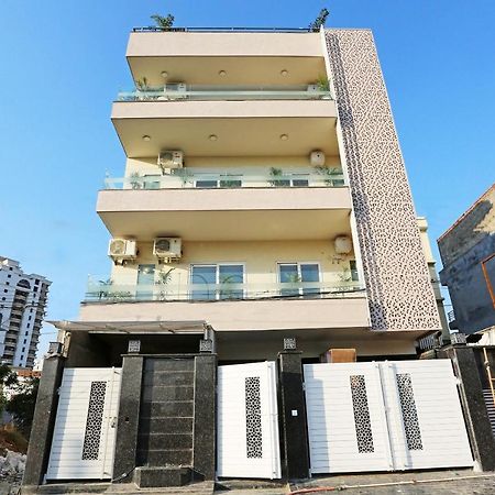 Vaccinated Staff - Oyo 22055 Dadar Residency Hotel Mumbai Exterior photo