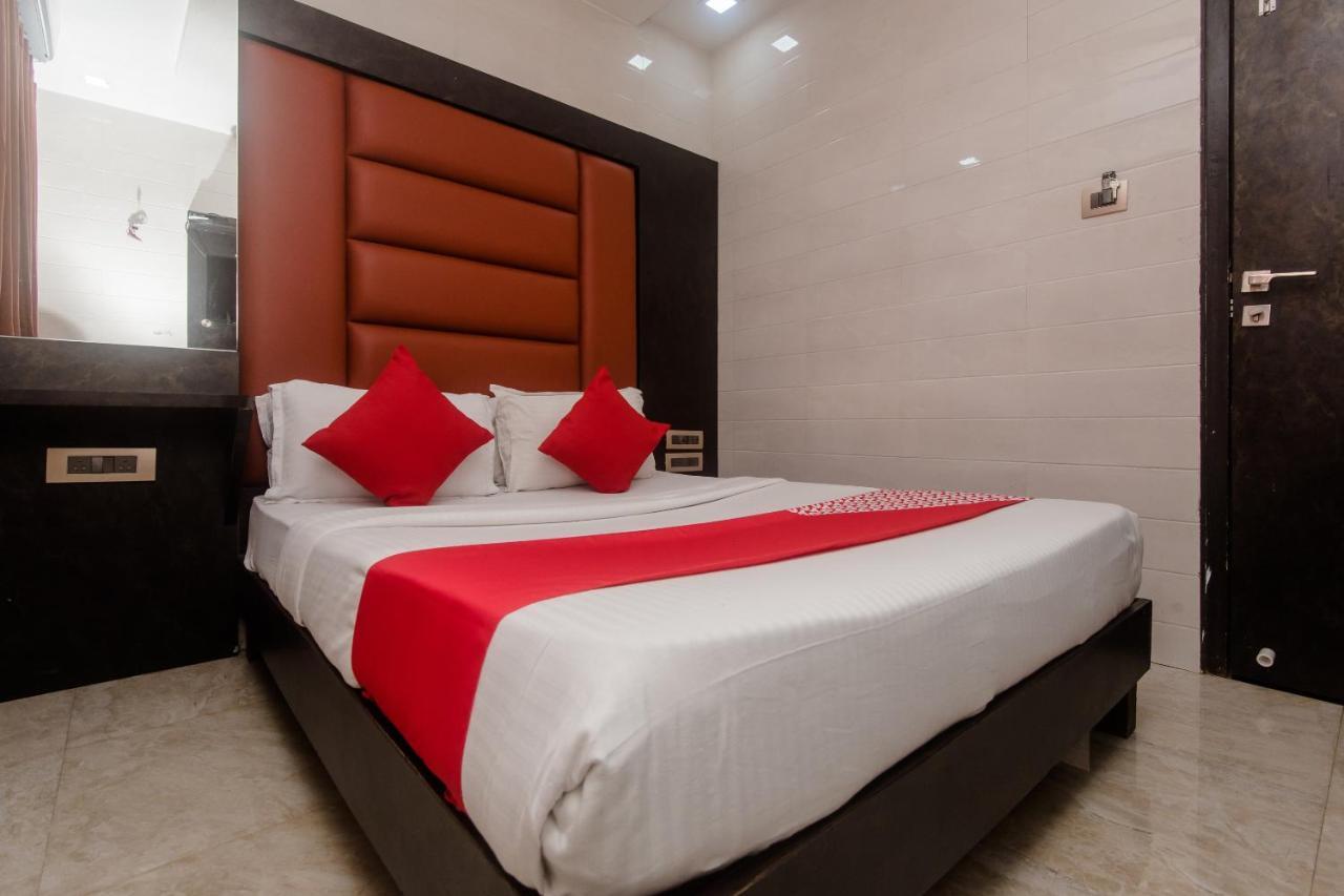 Vaccinated Staff - Oyo 22055 Dadar Residency Hotel Mumbai Exterior photo