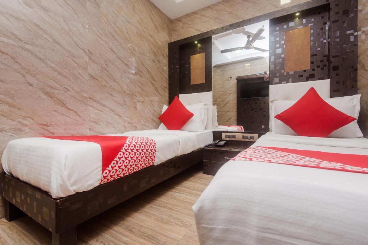 Vaccinated Staff - Oyo 22055 Dadar Residency Hotel Mumbai Exterior photo