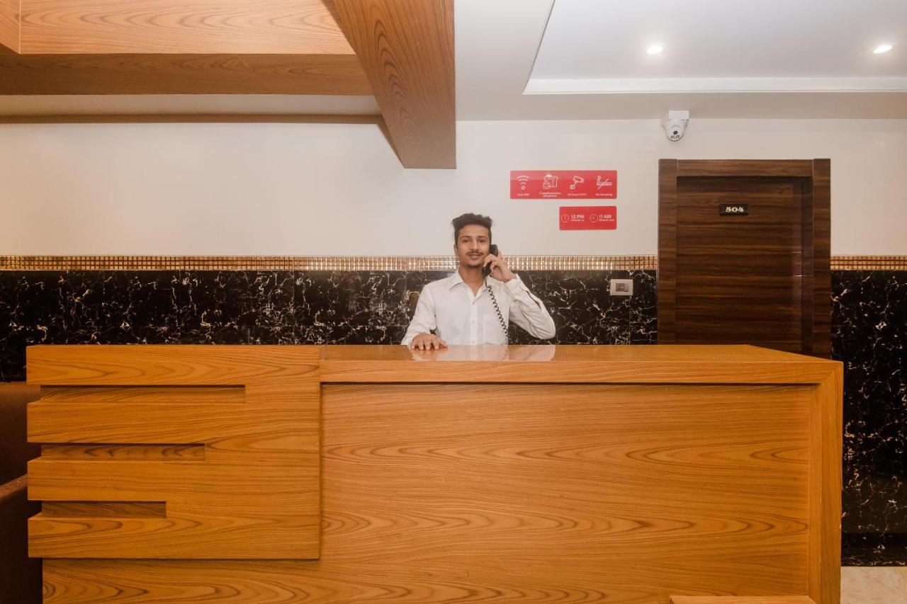 Vaccinated Staff - Oyo 22055 Dadar Residency Hotel Mumbai Exterior photo
