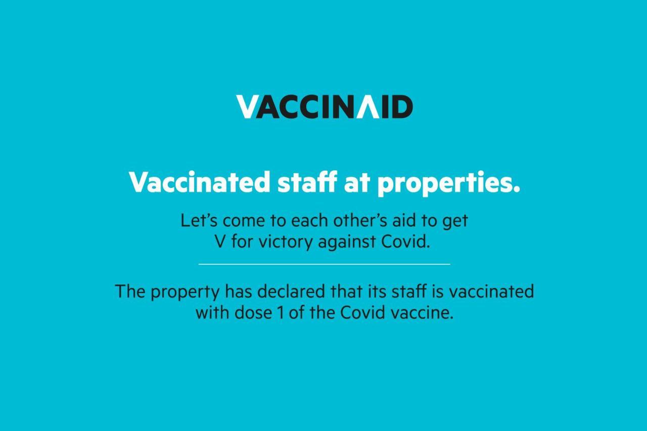 Vaccinated Staff - Oyo 22055 Dadar Residency Hotel Mumbai Exterior photo